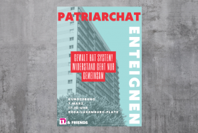 Plakat der Kundgebung "Patriarchat enteignen" vor einer grauen Wand. Das Plakat ist in Pink und Gelb gehalten. Die umrisse eines grauen Hauses sind zu sehen. Weitere Aufschrift: Gewalt hat System! Wiederstand geht nur gemeinsam.  