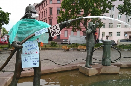 Statue: Protest gegen DRG